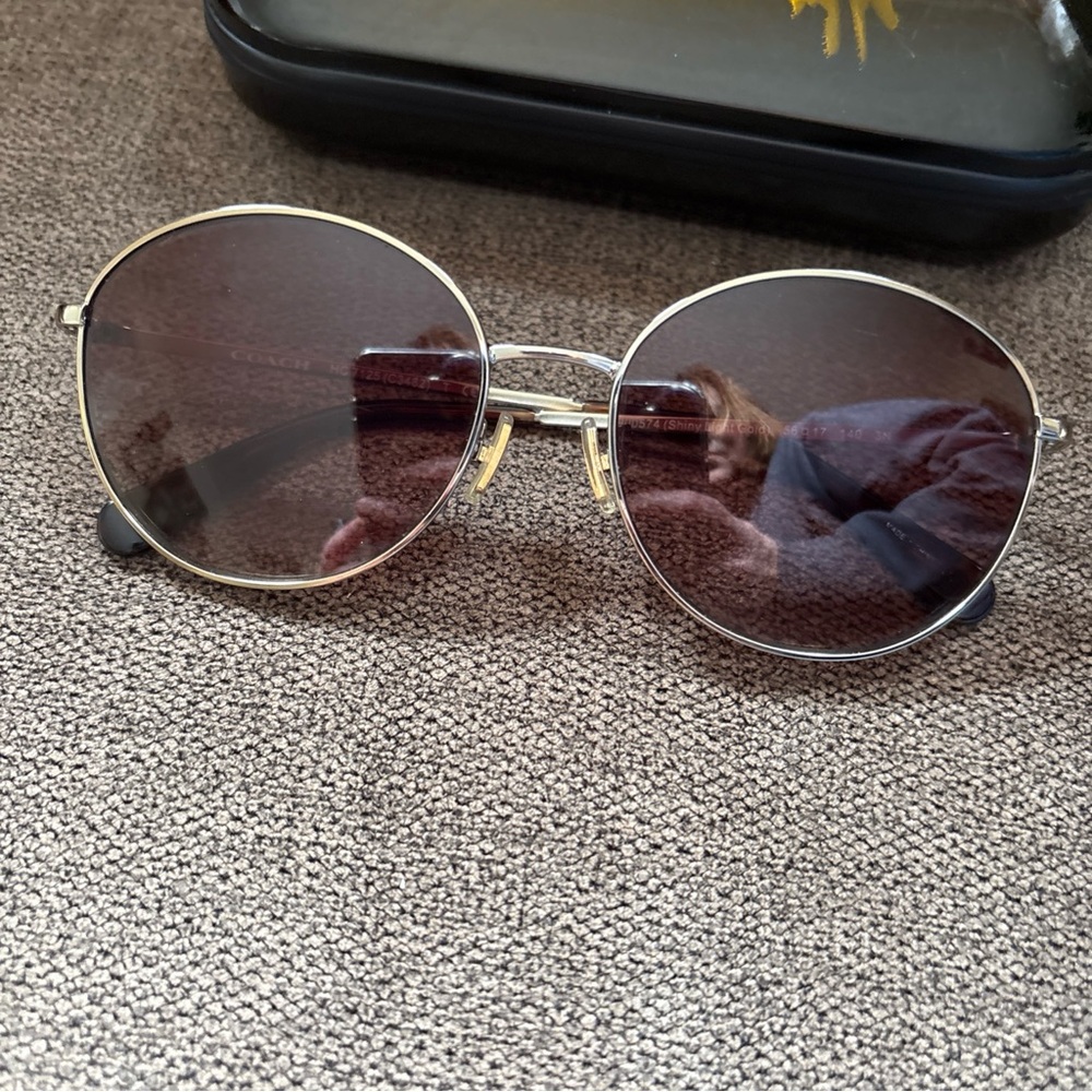 COACH Shiny Light  Gold 56mm ROUND Plum Brown Gradient Womens Sunglass HC 7125 - Picture 2 of 7